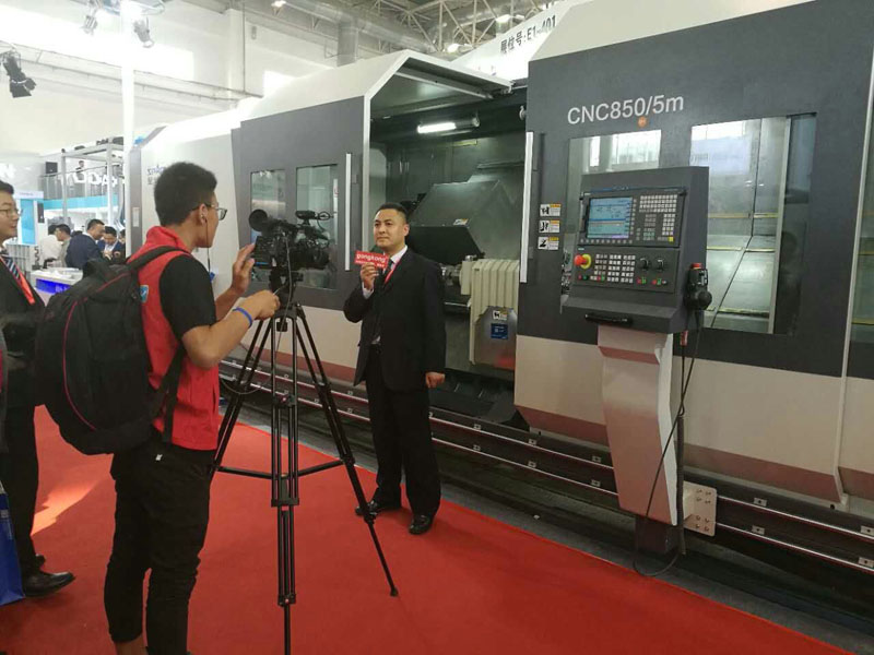 星火機(jī)床公司兩種高端產(chǎn)品亮相北京國際機(jī)床展