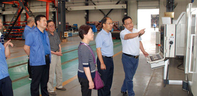 甘肅省工信委領(lǐng)導(dǎo)來(lái)星火機(jī)床調(diào)研