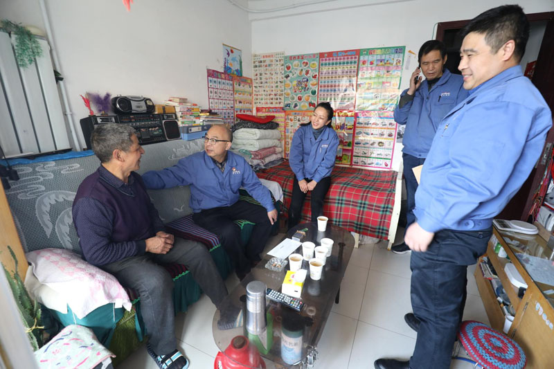 星火機床公司開展春節“送溫暖”慰問活動