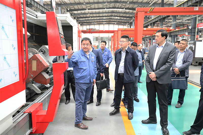 天水市政協(xié)主席趙衛(wèi)東來星火機床公司調研
