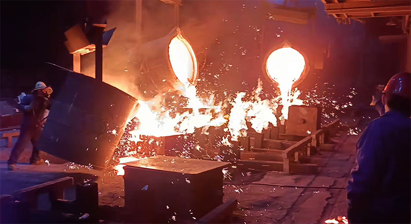 星火機床公司成功澆注34噸床身鑄件