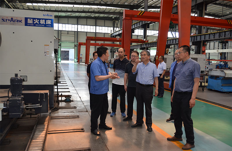 省工信廳副廳長黃寶榮一行來星火機床公司調研