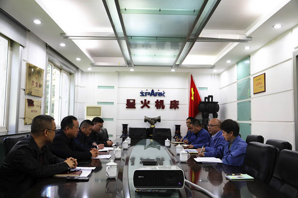 市總工會黨組書記、常務副主席秦福才一行到星火公司開展專題調(diào)研