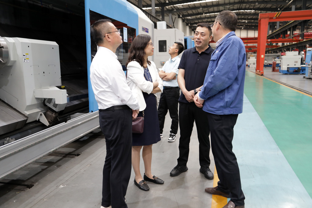 探尋合作契機 共謀跨越發展 光大銀行、中科中藍、中國通用技術集團等企業領導組成的考察組考察星火公司