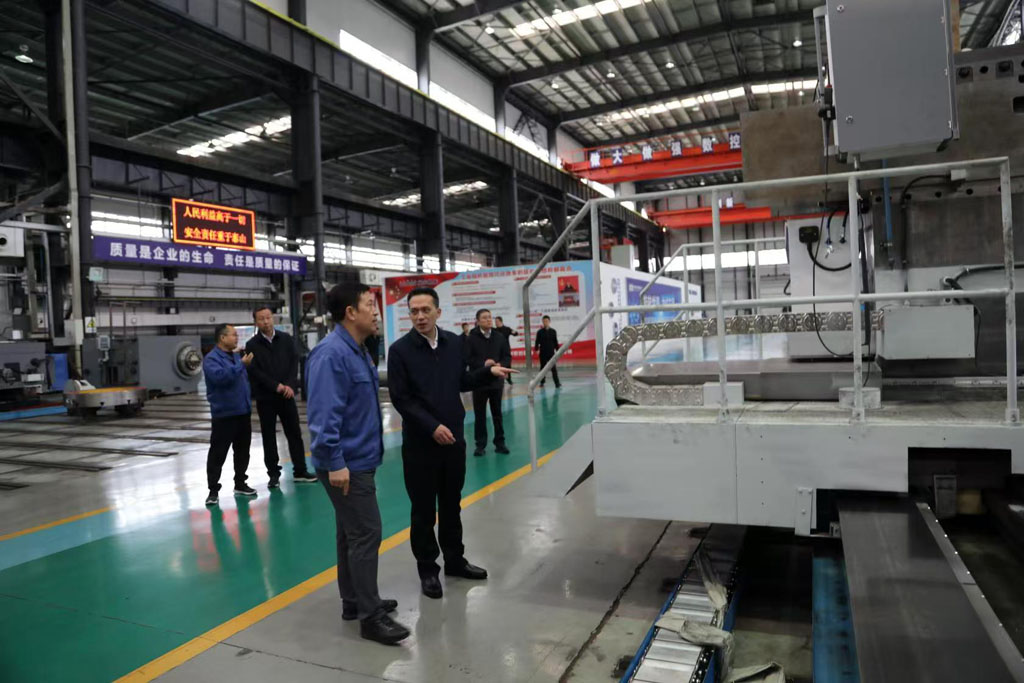 儲著貞調研星火數(shù)控公司生產(chǎn)經(jīng)營工作