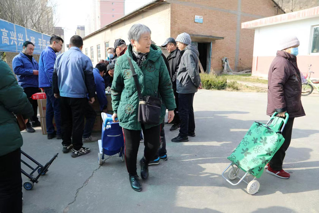 情系職工送溫暖 春節慰問暖人心 星火機床附件公司開展春節“送溫暖”活動