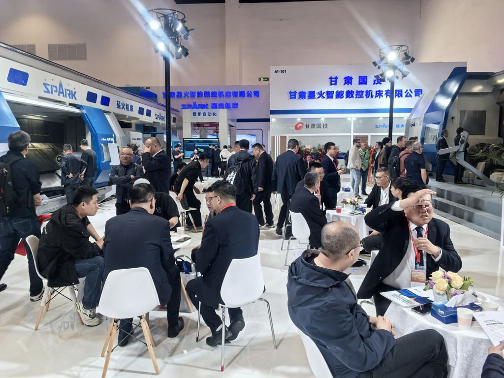 展會第五日  星火數控展位依舊人聲鼎沸  展品備受關注