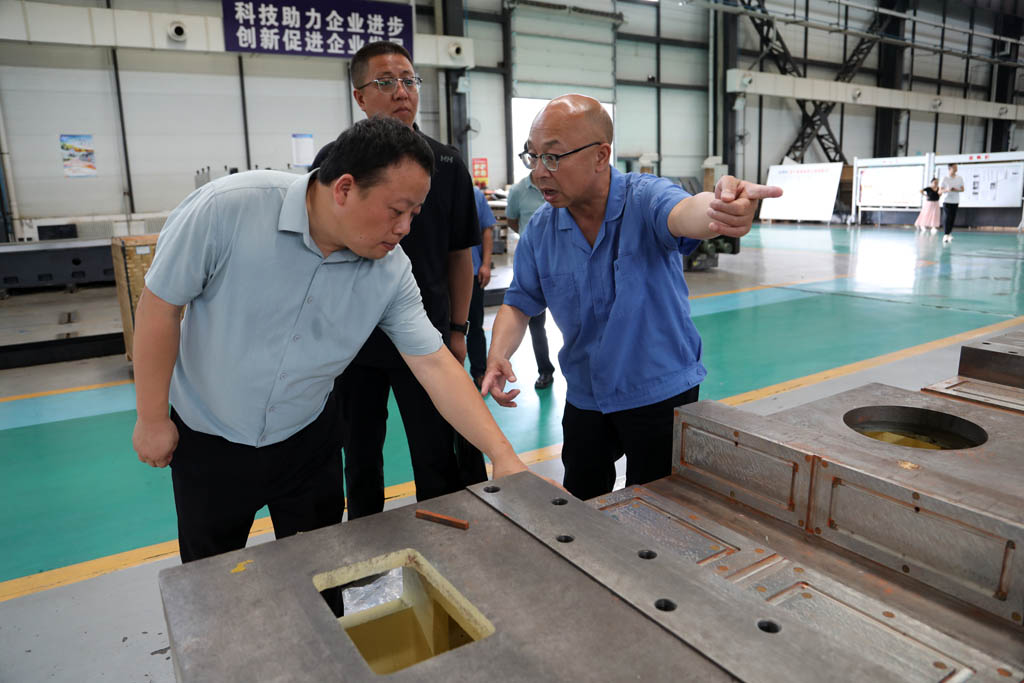 湖北荊州公安縣委黨校校長張琦一行蒞臨甘肅星火數控公司參觀調研