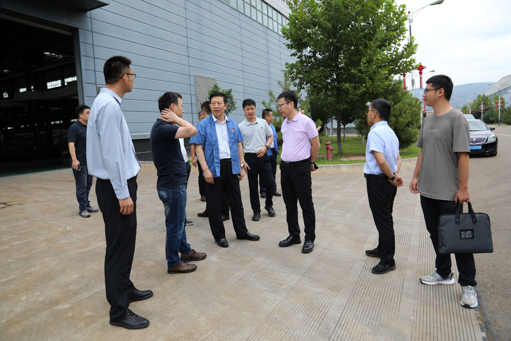 青島雙清成都三是等企業(yè)及清華大學(xué)團隊蒞臨星火智能數(shù)控公司考察交流