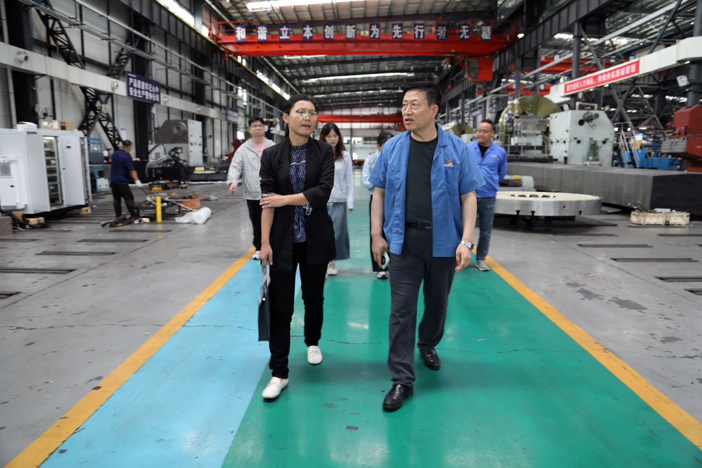 省工信廳石化研究所領(lǐng)導(dǎo)來(lái)星火數(shù)控公司調(diào)研“三化”改造工作