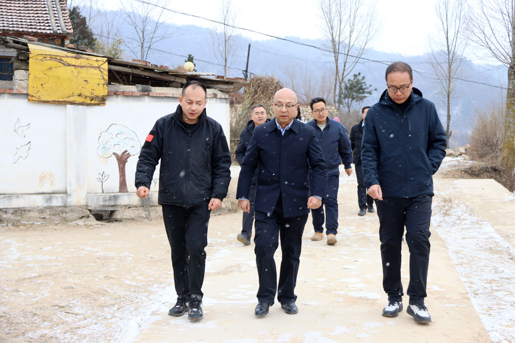 星火數控在幫扶村開展節前走訪慰問活動